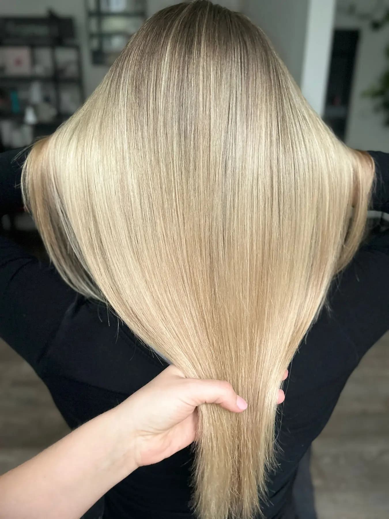 Blond bez ostrého odrostu